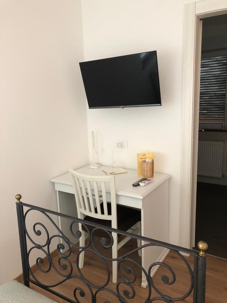 Locanda Rossa Hotel Romans di Varmo Екстериор снимка