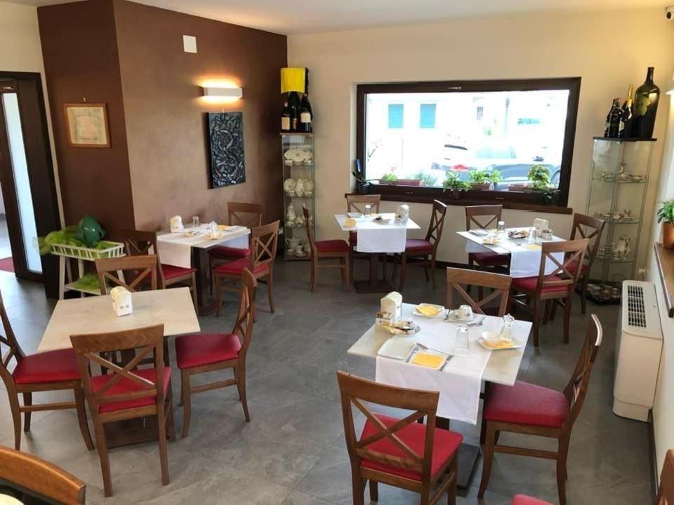 Locanda Rossa Hotel Romans di Varmo Екстериор снимка